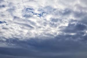Cer plin de nori, în zona Rașnovului