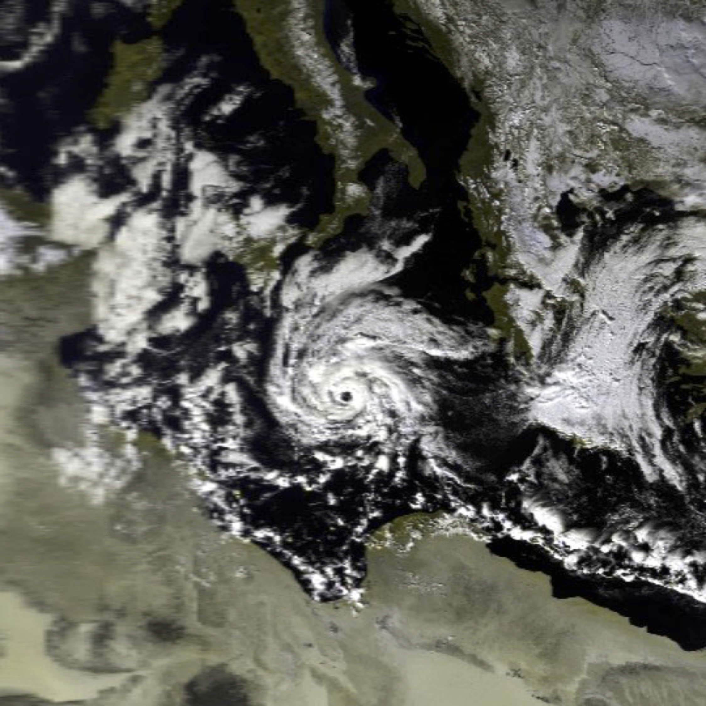 Fig. 2. Medicane în Marea Ioniană, în data de 16 ianuarie 1995. Imagine satelitară NASA. 